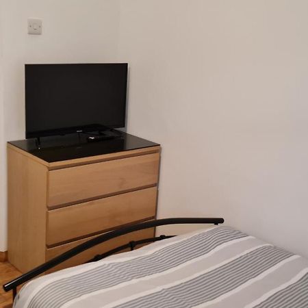 Luton, Lu3 Double Ensuite Room Luton  Dış mekan fotoğraf
