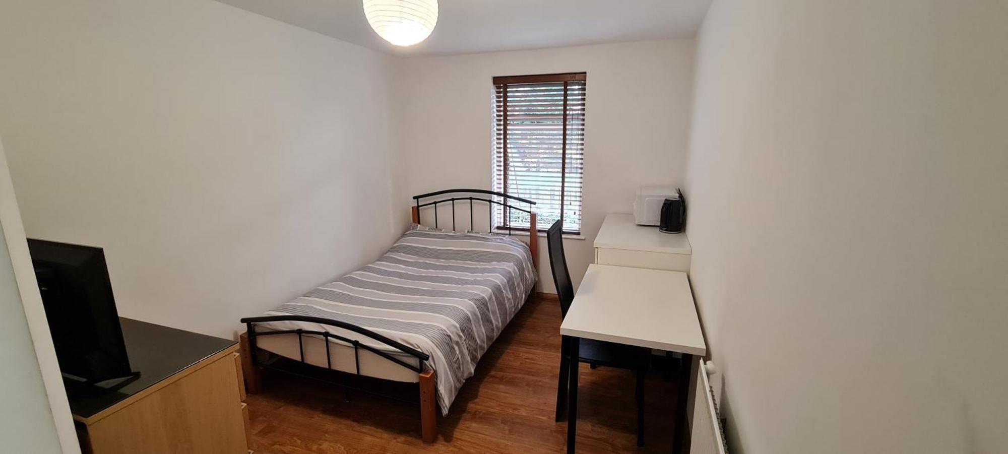 Luton, Lu3 Double Ensuite Room Luton  Oda fotoğraf